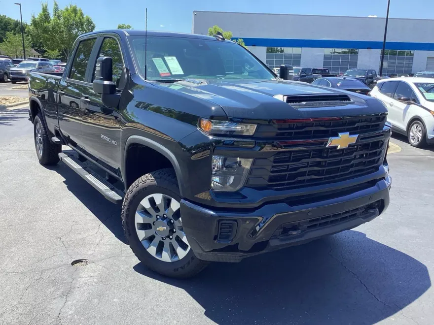 2025 Chevrolet Silverado 2500HD Custom photo 1