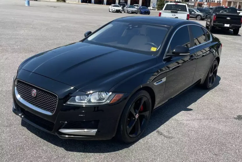 2018 Jaguar XF 35t Premium photo 1