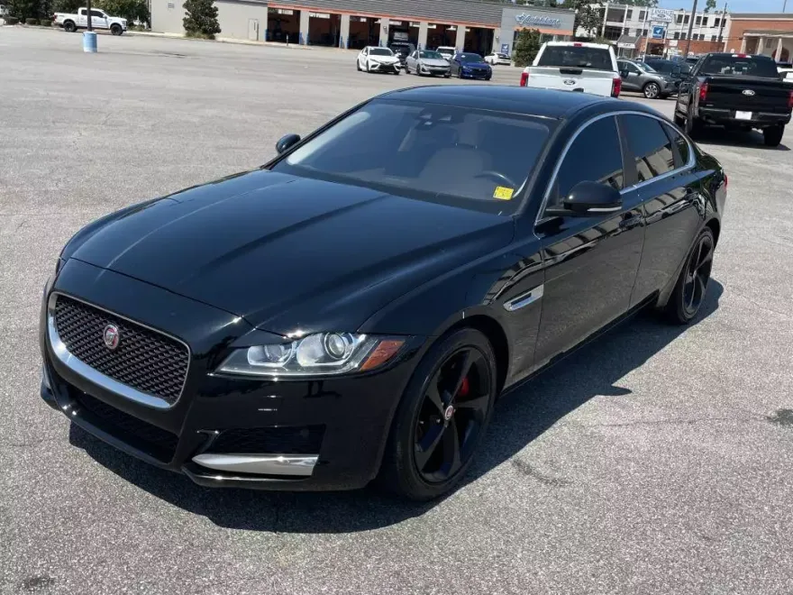 2018 Jaguar XF 35t Premium photo 1