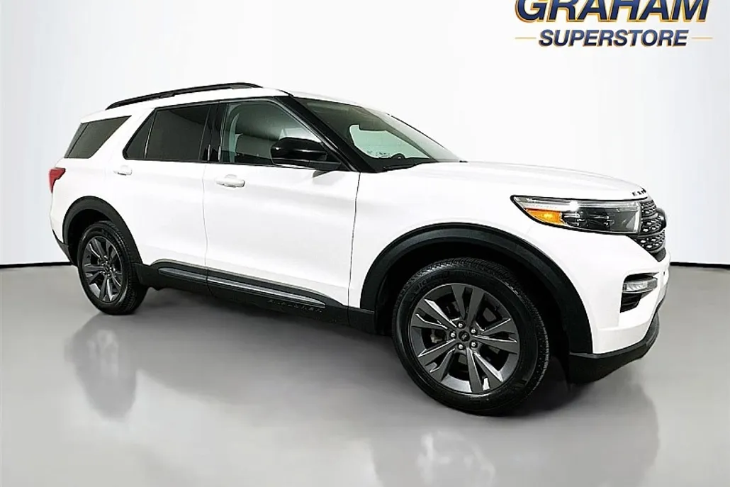 2022 Ford Explorer XLT photo 1