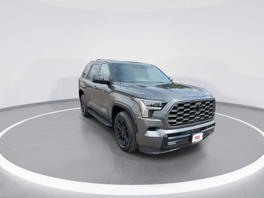 2025 Toyota Sequoia Platinum photo 1