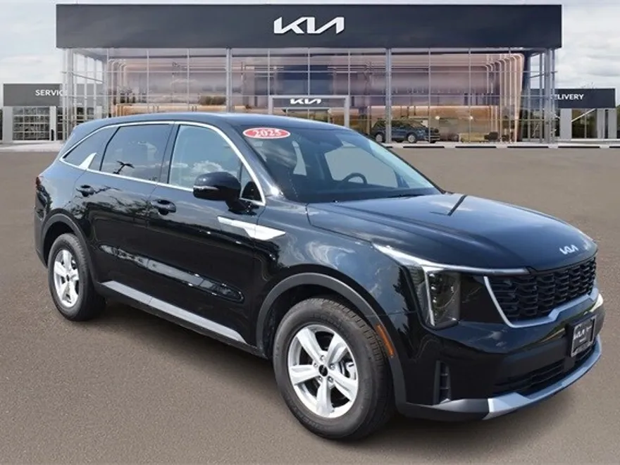 2025 Kia Sorento LX photo 1