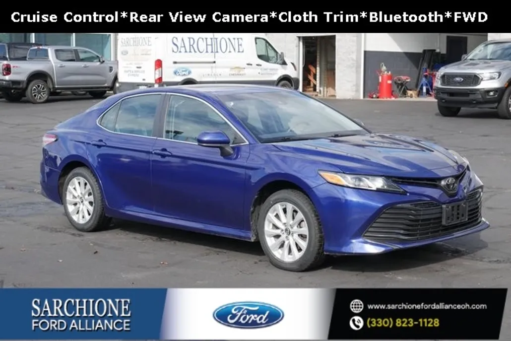 2018 Toyota Camry LE photo 1