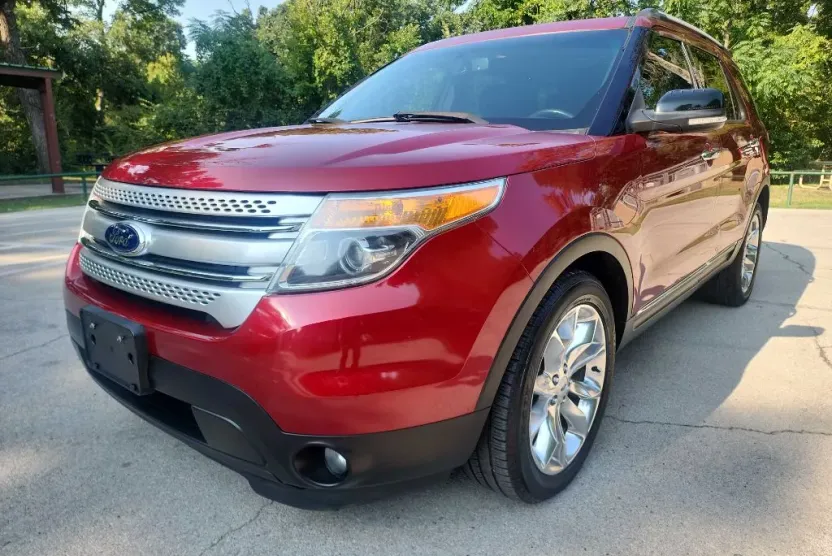 2014 Ford Explorer XLT photo 1