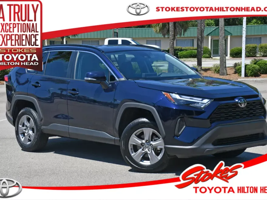 2024 Toyota RAV4 XLE photo 1