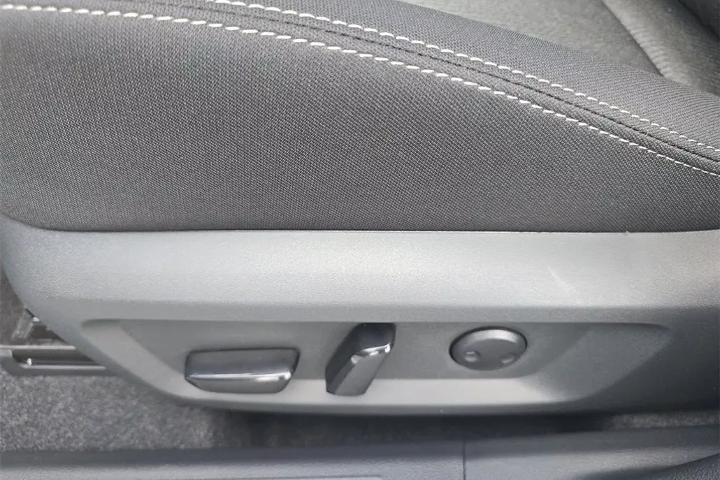 2026 Nissan Rogue SV photo 1