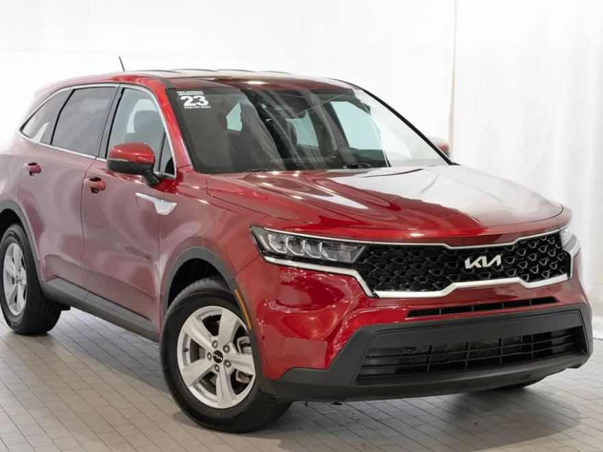 2023 Kia Sorento LX photo 1