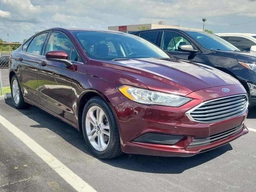 2018 Ford Fusion SE photo 1