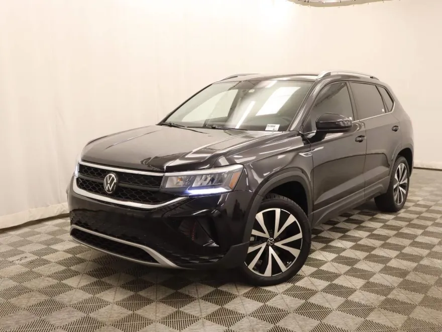 2022 Volkswagen Taos SE photo 1