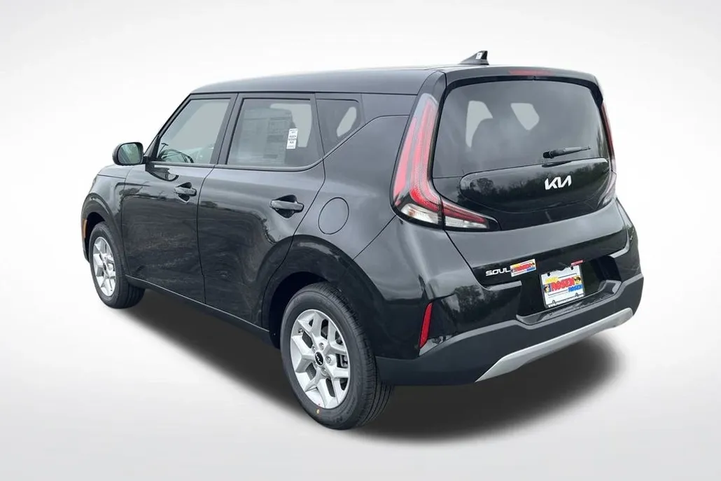 2025 Kia Soul S photo 1