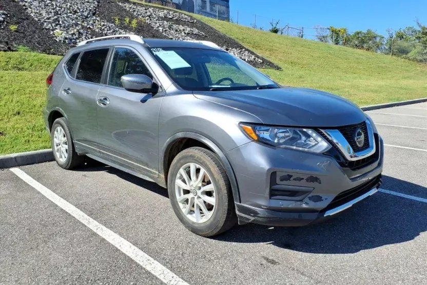 2018 Nissan Rogue SV photo 1