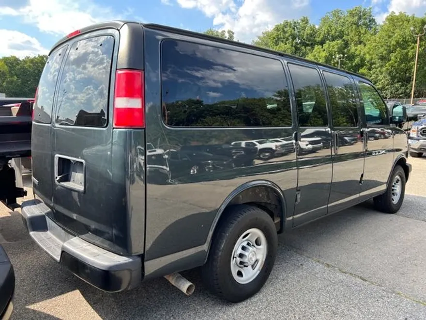 2017 Chevrolet Express Passenger 2500 LS photo 1