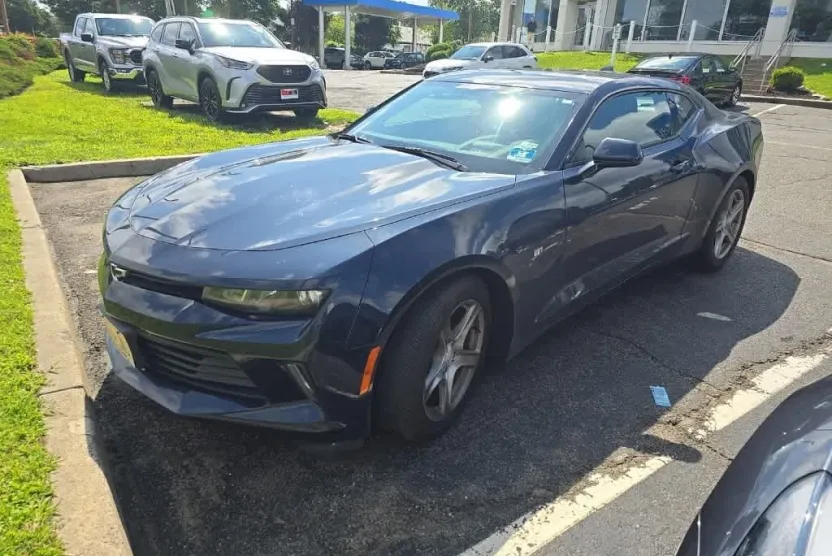 2016 Chevrolet Camaro 2LT photo 1