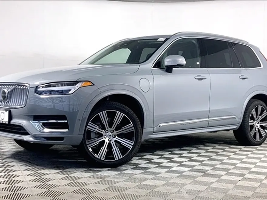 2025 Volvo XC90 T8 Plus photo 1