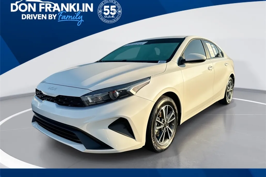 2024 Kia Forte LXS photo 1