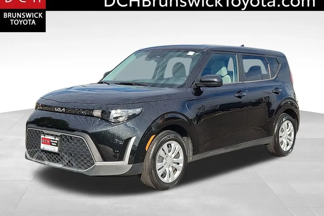 2023 Kia Soul LX photo 1