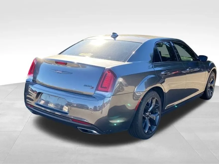 2022 Chrysler 300 S photo 1