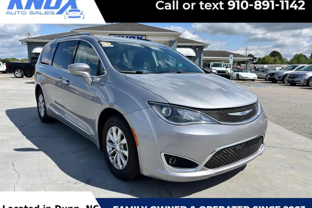 2018 Chrysler Pacifica Touring L photo 1
