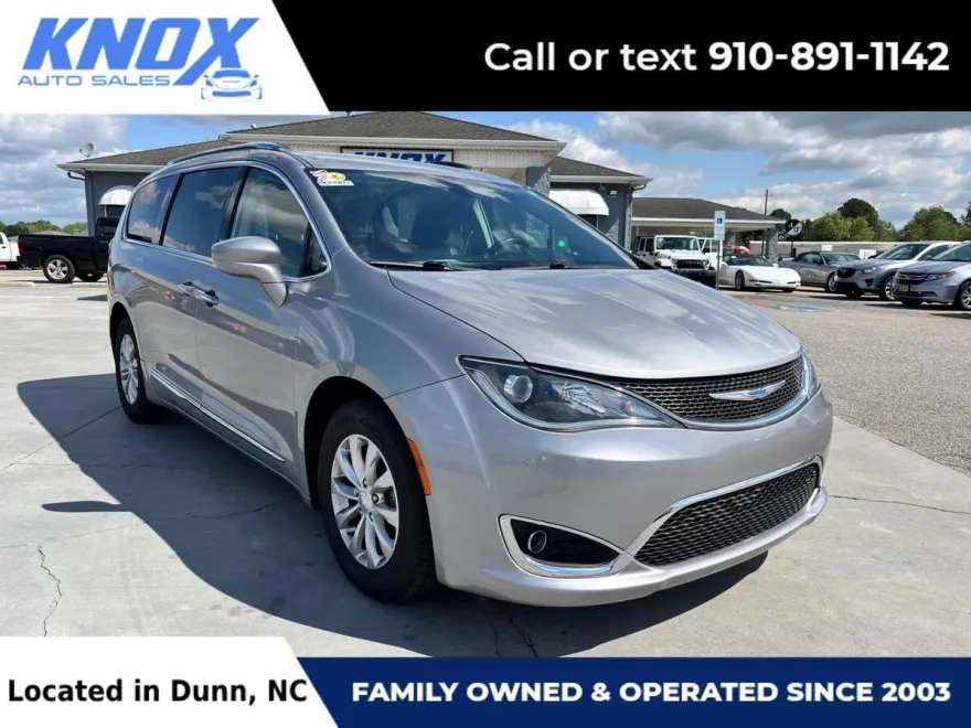 2018 Chrysler Pacifica Touring L photo 1