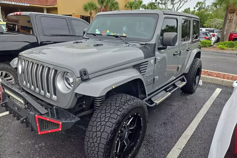 2018 Jeep Wrangler Unlimited Sahara photo 1