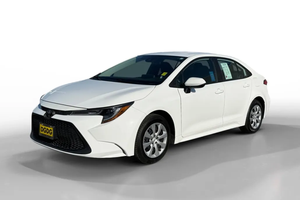 2021 Toyota Corolla LE photo 1