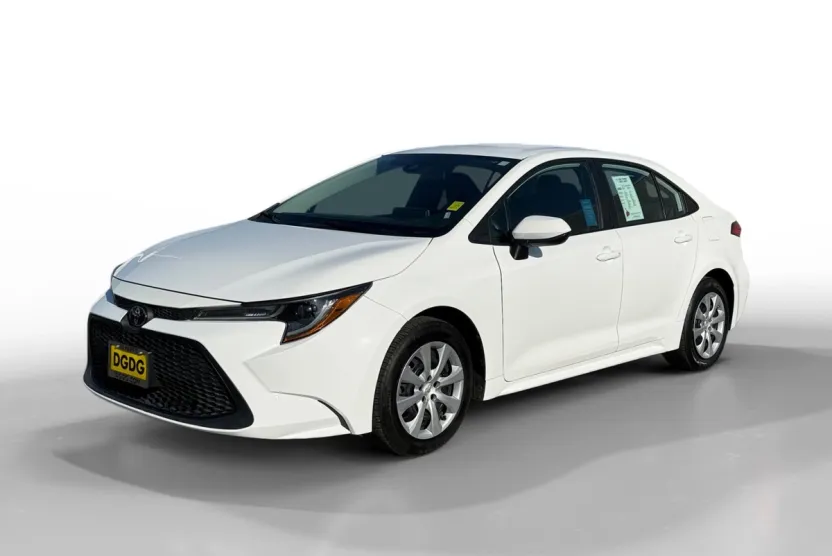 2021 Toyota Corolla LE photo 1
