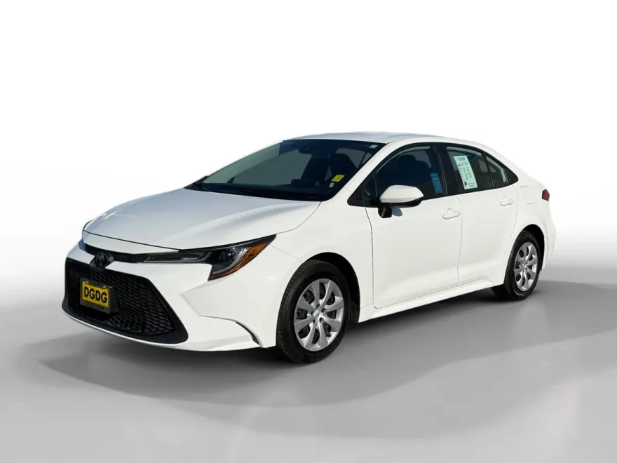 2021 Toyota Corolla LE photo 1