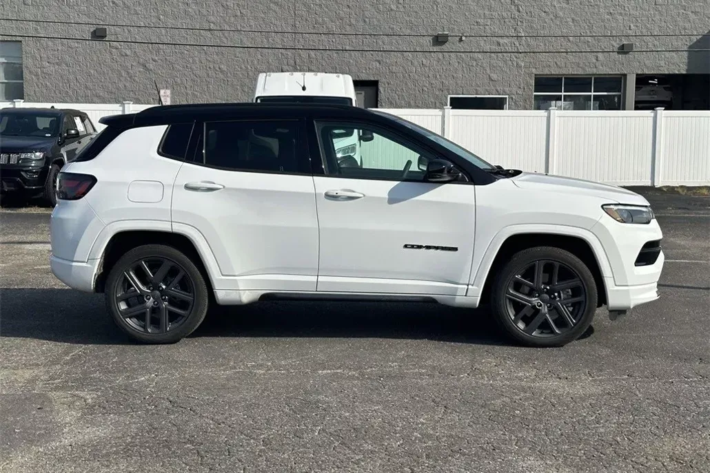 2024 Jeep Compass Limited photo 1