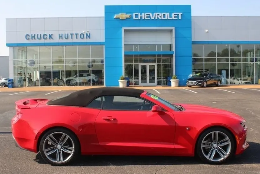 2017 Chevrolet Camaro 1LT photo 1