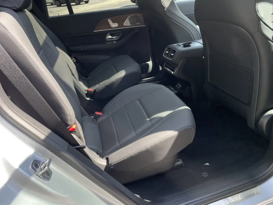 2025 Mercedes Benz GLS 450 4MATIC photo 1