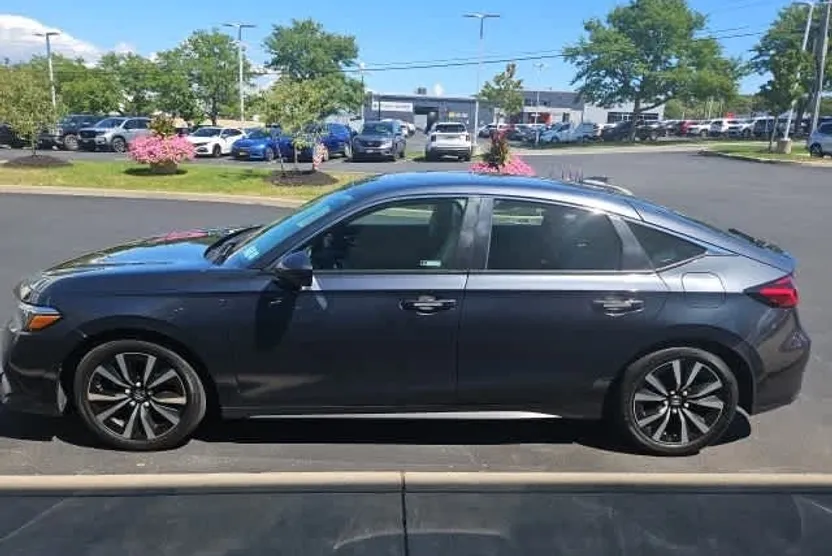 2022 Honda Civic EX-L photo 1