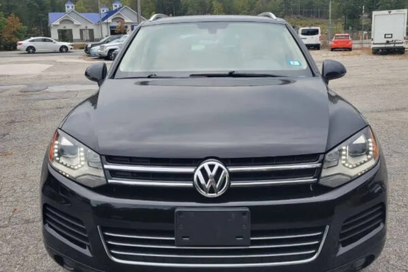 2014 Volkswagen Touareg TDI Sport photo 1