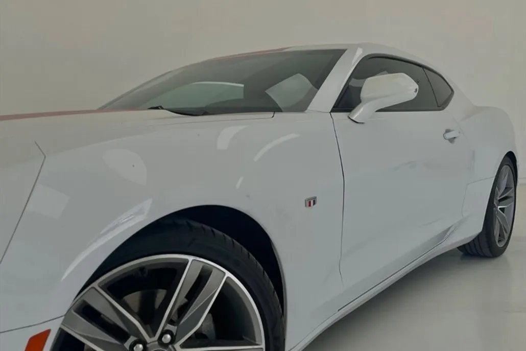 2018 Chevrolet Camaro photo 1