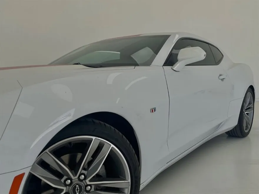 2018 Chevrolet Camaro photo 1