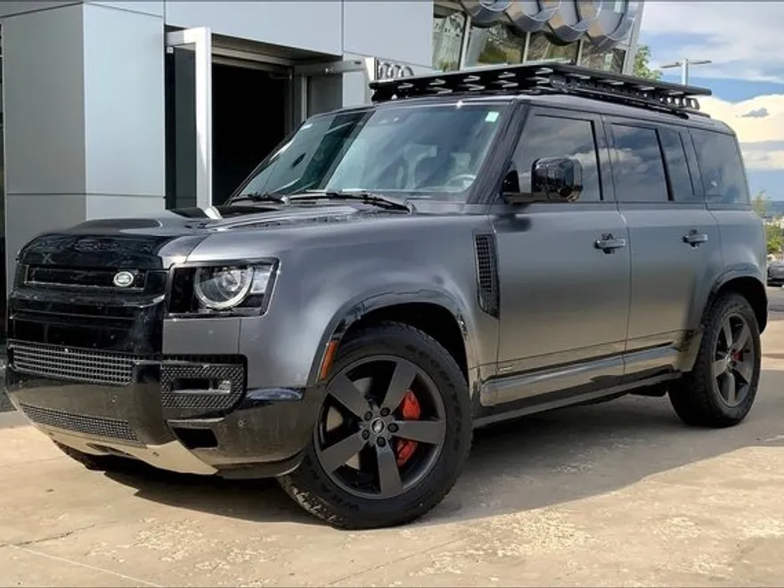 2024 Land Rover Defender 110 photo 1
