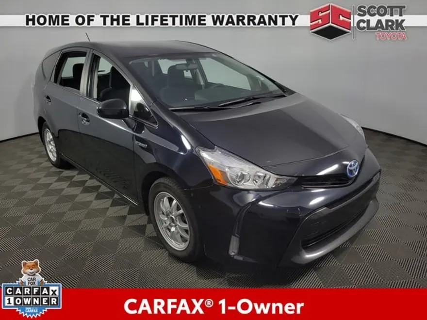 2017 Toyota Prius V Three photo 1