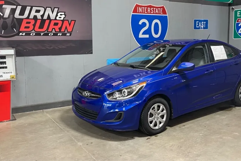 2013 Hyundai Accent GLS GS photo 1