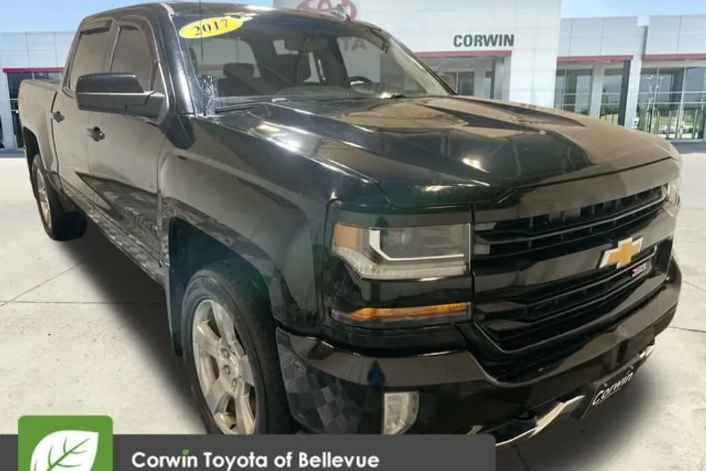2017 Chevrolet Silverado LT photo 1