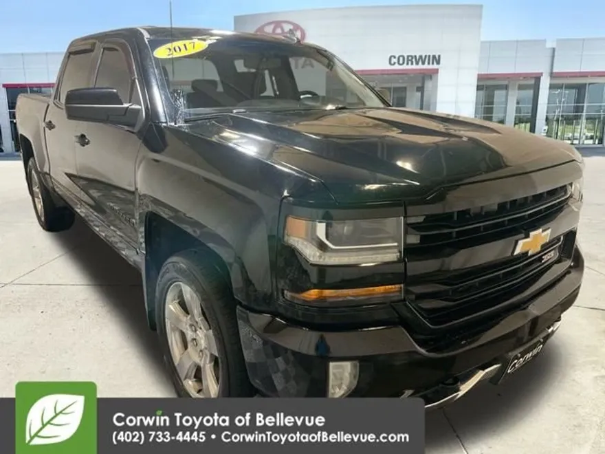 2017 Chevrolet Silverado LT photo 1