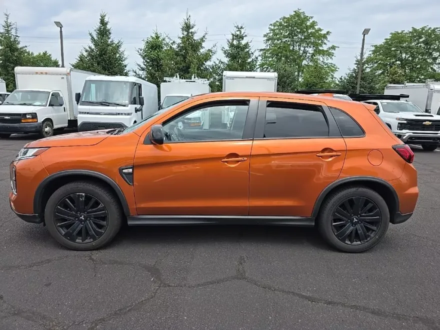2021 Mitsubishi Outlander Sport LE photo 1