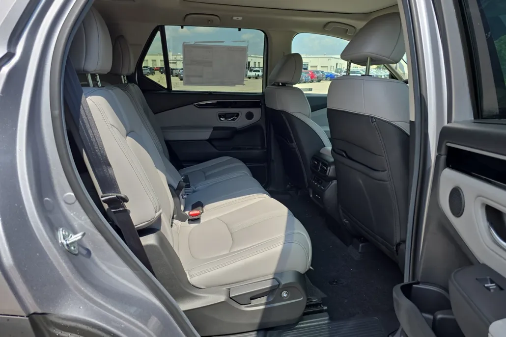 2025 Honda Pilot Touring photo 1