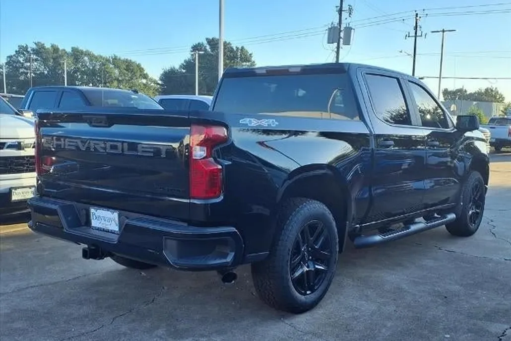2025 Chevrolet Silverado 1500 Custom photo 1