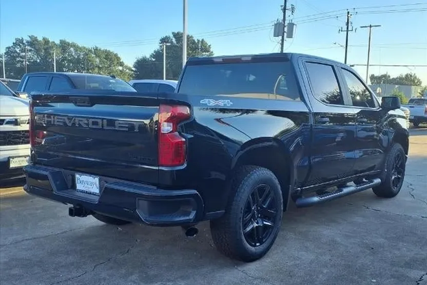 2025 Chevrolet Silverado 1500 Custom photo 1