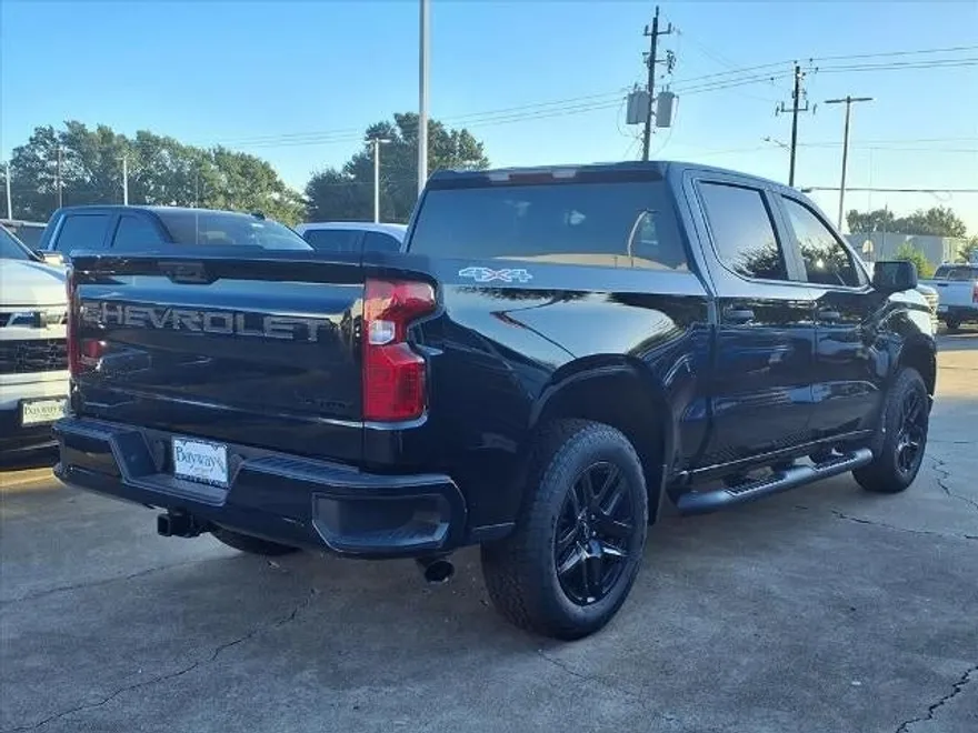 2025 Chevrolet Silverado 1500 Custom photo 1