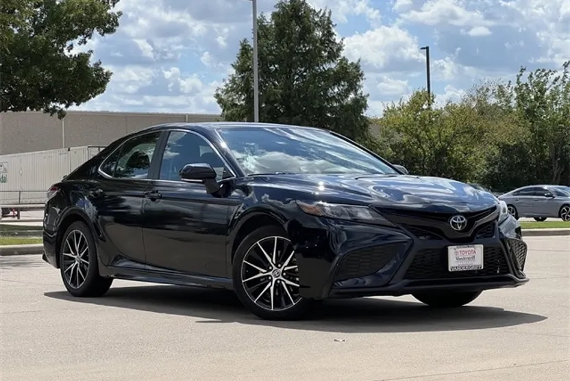 2023 Toyota Camry SE photo 1