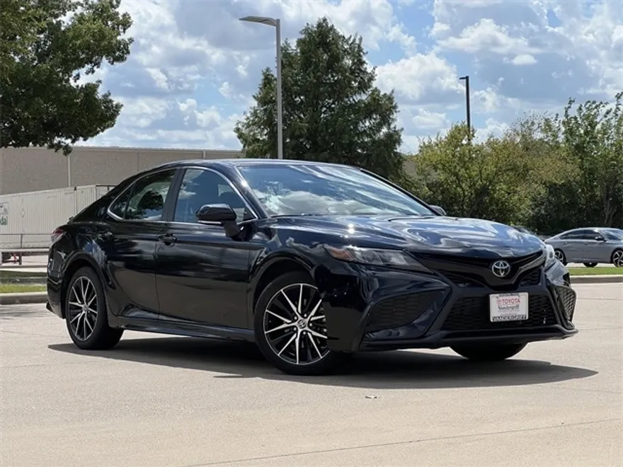 2023 Toyota Camry SE photo 1