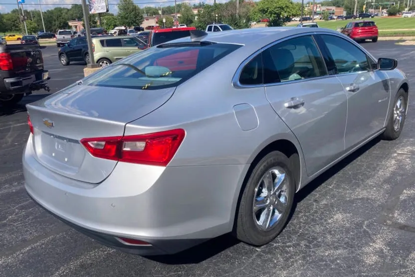 2020 Chevrolet Malibu LS photo 1