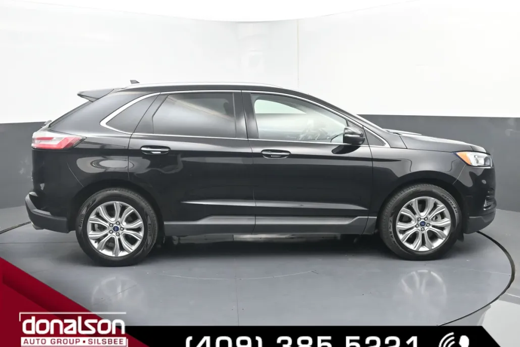 2019 Ford Edge Titanium photo 1