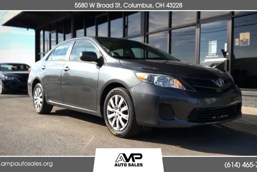 2012 Toyota Corolla LE photo 1