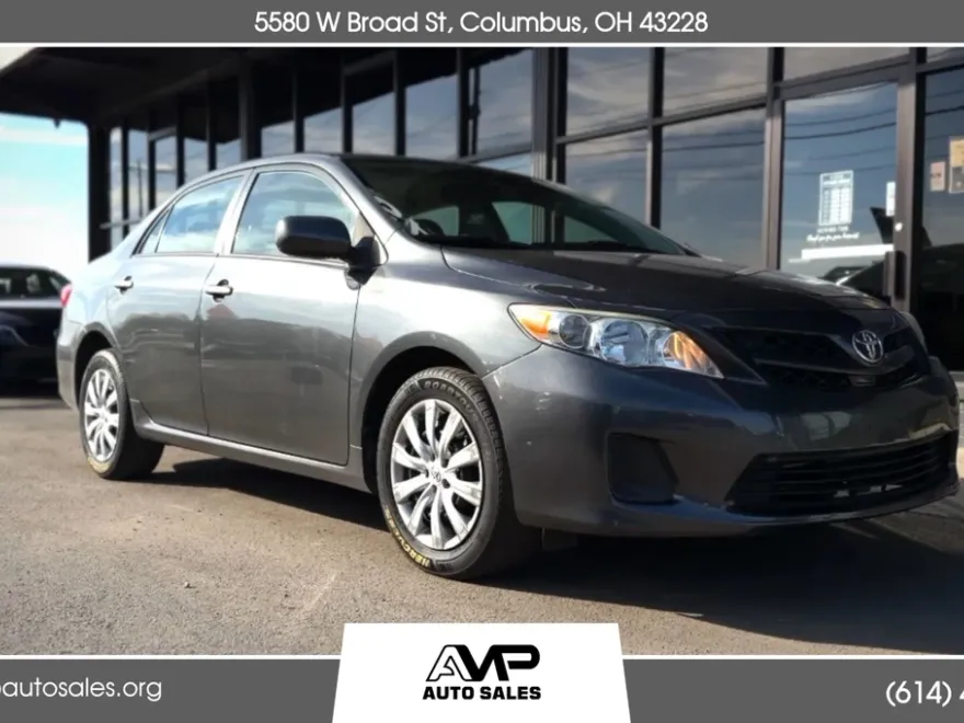 2012 Toyota Corolla LE photo 1